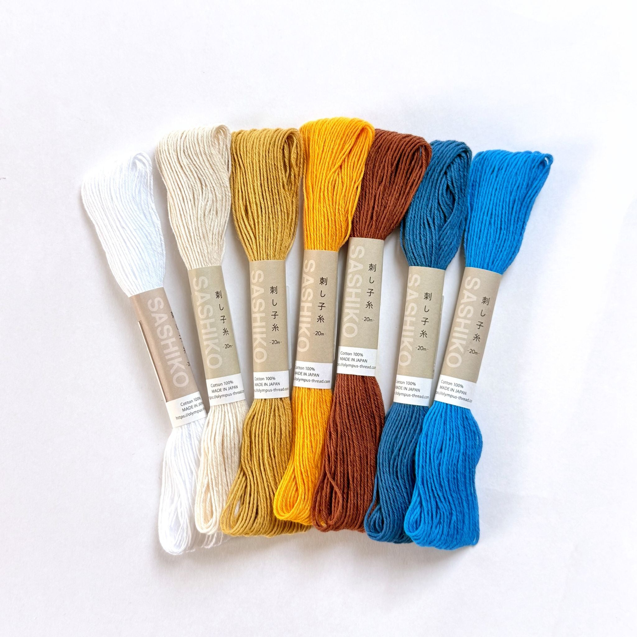 Olympus Thread Hitomezashi Sashiko borduurpakket onderzetters I marineblauw, 5 stuks bedrukt met dun Sashiko garenstof Olympus Thread Hitomezashi Sashiko borduurpakket onderzetters I marineblauw, 5 stuks bedrukt met dun Sashiko garenstof